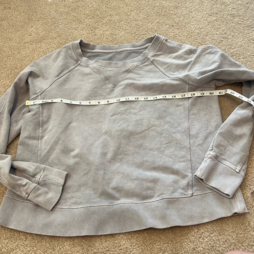 M lululemon sweatshirt